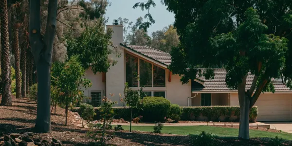 A fire-hardened home with clear defensible space, following a fire hardening checklist.